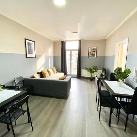 Plantin 3 Sleeping 2 Bathrooms. Appartamento Anversa